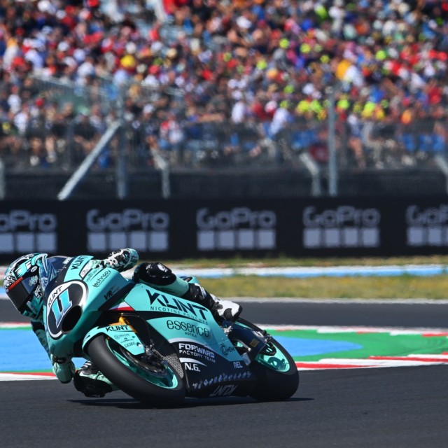 El ritmo acompaña a Alex Escrig en el estreno de Balaton Park