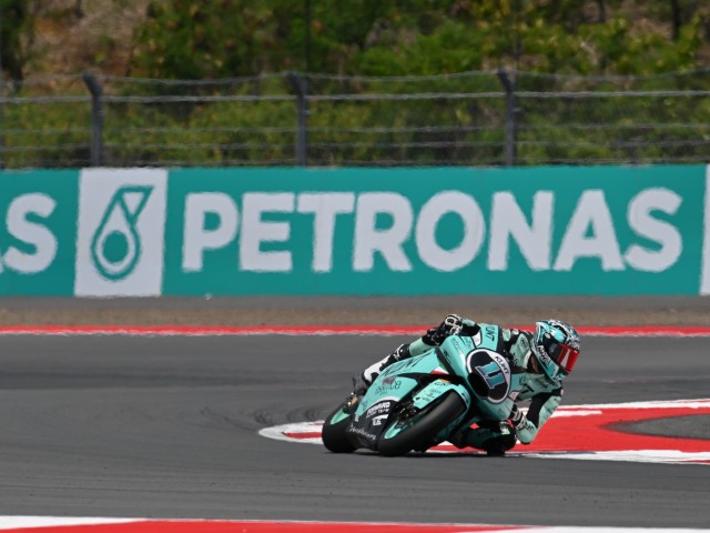 Alex Escrig muestra su mejor nivel en Mandalika pese a un final amargo