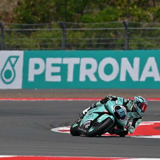 Alex Escrig muestra su mejor nivel en Mandalika pese a un final amargo