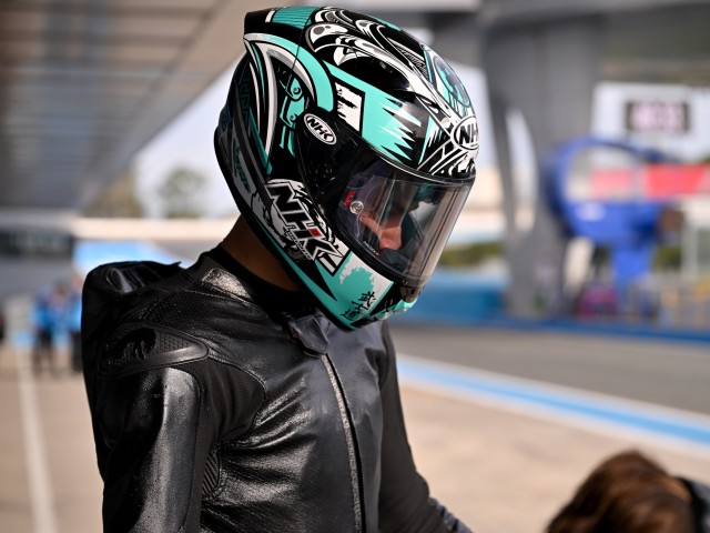 Alex Escrig brilla en el test de Jerez con la moto de 2026 y firma un récord histórico