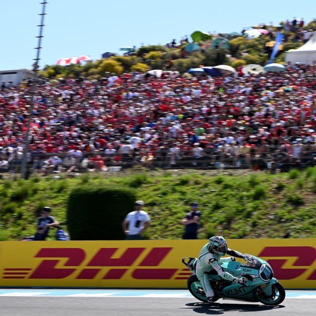 ALEX ESCRIG FIRMA UNA GRAN REMONTADA EN JEREZ Y SIGUE CRECIENDO EN MOTO2