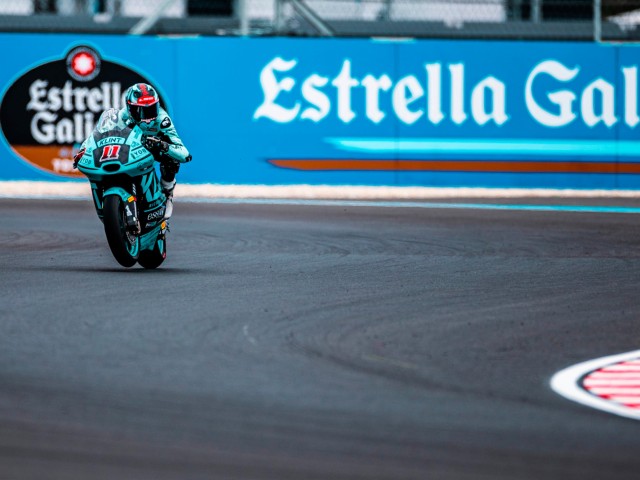 Alex Escrig demuestra su potencial en Assen pese a un desenlace amargo