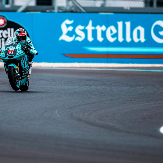 Alex Escrig demuestra su potencial en Assen pese a un desenlace amargo