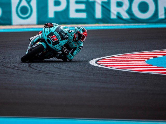 Alex Escrig vuelve a sumar en Brno y continúa creciendo en Moto2